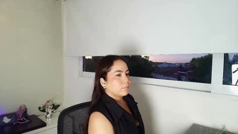 Snapshot of vctoria_collins_ chatting on October 29, 11:01 am Victoria online show from October 29, 11:01 am