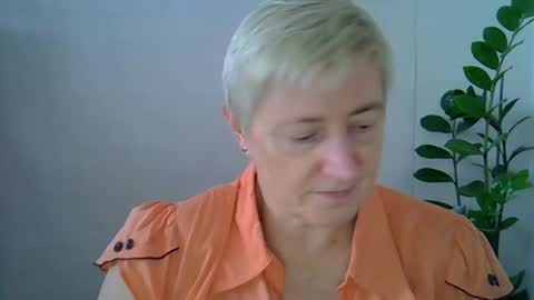 Snapshot of vea_motty chatting on November 2, 12:18 pm vea_motty online show from November 2, 12:18 pm