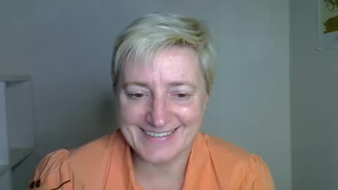 Snapshot of vea_motty chatting on November 9, 1:20 pm vea_motty online show from November 9, 1:20 pm