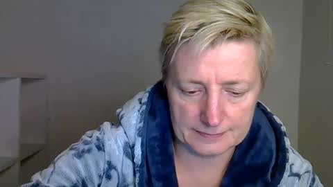 Snapshot of vea_motty chatting on November 10, 8:41 pm vea_motty online show from November 10, 8:41 pm