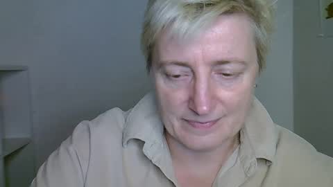 Snapshot of vea_motty chatting on November 13, 8:08 pm vea_motty online show from November 13, 8:08 pm