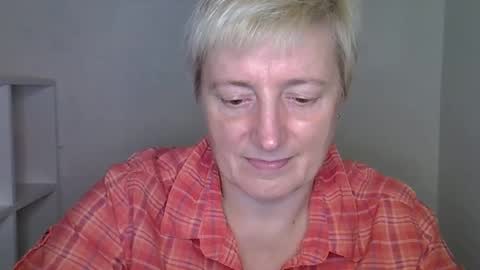 Snapshot of vea_motty chatting on November 16, 1:28 pm vea_motty online show from November 16, 1:28 pm