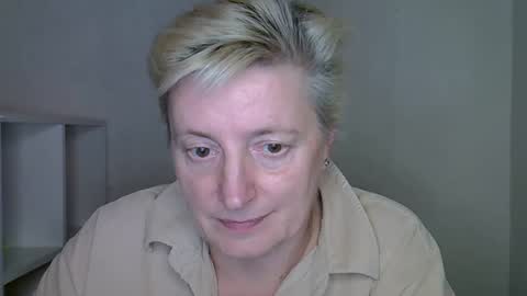 Snapshot of vea_motty chatting on November 20, 8:30 pm vea_motty online show from November 20, 8:30 pm