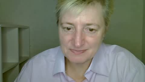 Snapshot of vea_motty chatting on December 5, 12:25 pm vea_motty online show from December 5, 12:25 pm