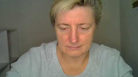 Snapshot of vea_motty chatting on December 17, 7:36 am vea_motty online show from December 17, 7:36 am