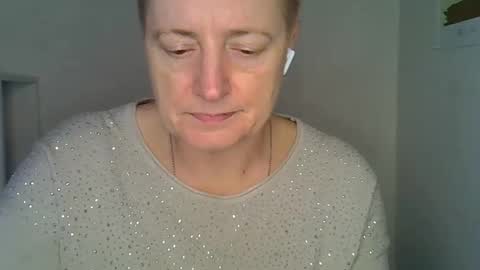 Snapshot of vea_motty chatting on December 18, 8:20 am vea_motty online show from December 18, 8:20 am