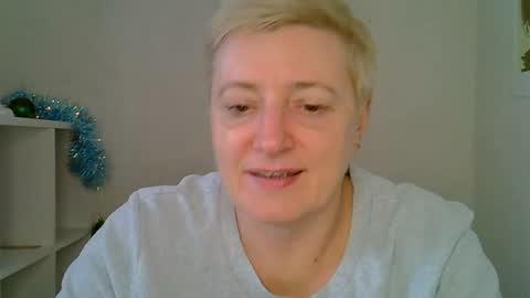 Snapshot of vea_motty chatting on January 6, 8:29 am vea_motty online show from January 6, 8:29 am