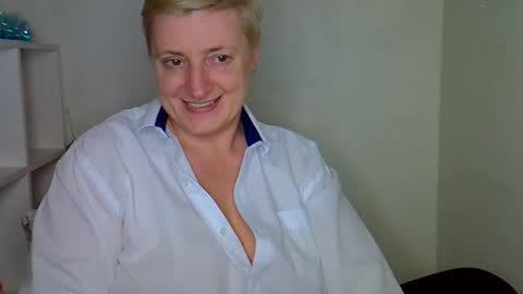 Snapshot of vea_motty chatting on January 6, 8:34 pm vea_motty online show from January 6, 8:34 pm