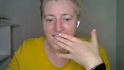 Snapshot of vea_motty chatting on January 18, 8:23 pm vea_motty online show from January 18, 8:23 pm