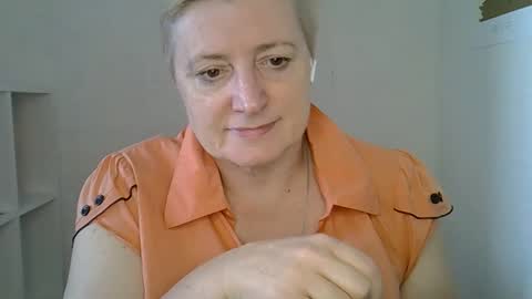 Snapshot of vea_motty chatting on February 1, 8:13 am vea_motty online show from February 1, 8:13 am