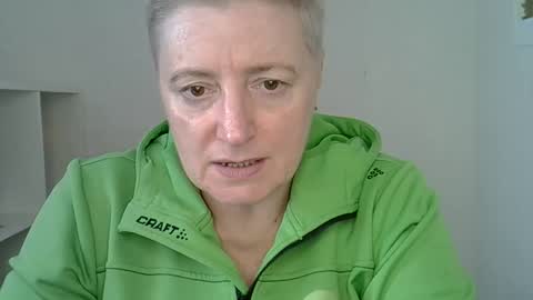 Snapshot of vea_motty chatting on February 10, 10:19 am vea_motty online show from February 10, 10:19 am