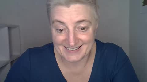 Snapshot of vea_motty chatting on February 18, 2:57 pm vea_motty online show from February 18, 2:57 pm