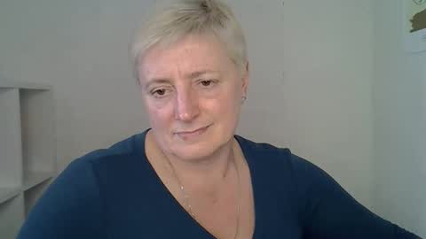 Snapshot of vea_motty chatting on February 24, 2:04 pm vea_motty online show from February 24, 2:04 pm