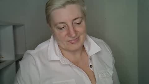 Snapshot of vea_motty chatting on February 27, 4:40 pm vea_motty online show from February 27, 4:40 pm