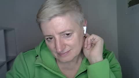 Snapshot of vea_motty chatting on March 2, 3:41 pm vea_motty online show from March 2, 3:41 pm