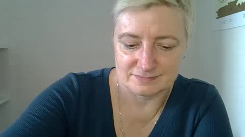 Snapshot of vea_motty chatting on March 4, 8:09 am vea_motty online show from March 4, 8:09 am