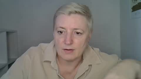 Snapshot of vea_motty chatting on March 5, 2:24 pm vea_motty online show from March 5, 2:24 pm