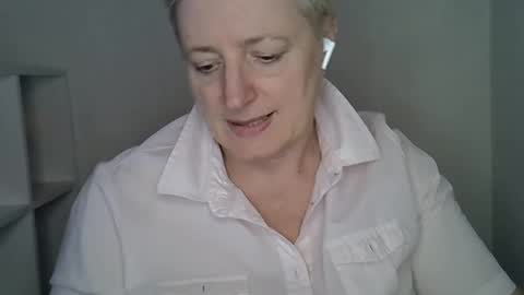 Snapshot of vea_motty chatting on March 6, 3:41 pm vea_motty online show from March 6, 3:41 pm