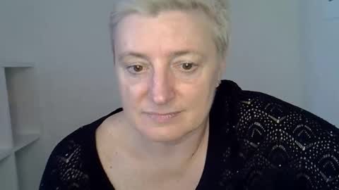 Snapshot of vea_motty chatting on March 7, 8:11 am vea_motty online show from March 7, 8:11 am