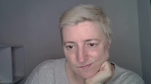 Snapshot of vea_motty chatting on March 9, 3:05 pm vea_motty online show from March 9, 3:05 pm