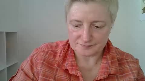 Snapshot of vea_motty chatting on March 10, 1:05 pm vea_motty online show from March 10, 1:05 pm