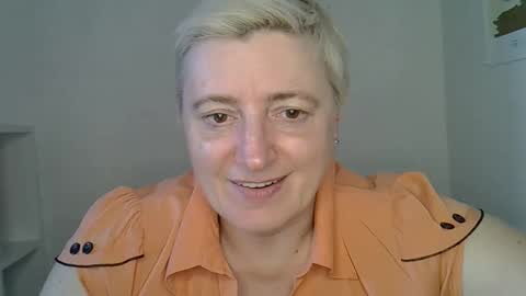 Snapshot of vea_motty chatting on March 15, 2:12 pm vea_motty online show from March 15, 2:12 pm