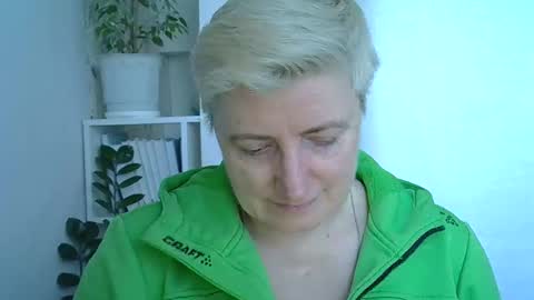 Snapshot of vea_motty chatting on March 21, 2:31 pm vea_motty online show from March 21, 2:31 pm