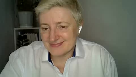 Snapshot of vea_motty chatting on March 23, 4:33 pm vea_motty online show from March 23, 4:33 pm