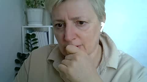 Snapshot of vea_motty chatting on March 29, 7:41 am vea_motty online show from March 29, 7:41 am