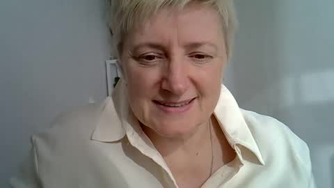 Snapshot of vea_motty chatting on April 2, 12:03 pm vea_motty online show from April 2, 12:03 pm