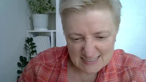 vea_motty online show from May 9, 2:11 pm