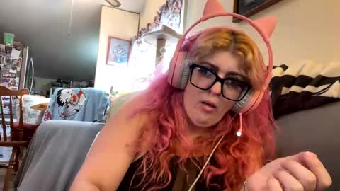 Snapshot of veelehanex3 chatting on December 15, 6:04 pm Veronica Lehane online show from December 15, 6:04 pm