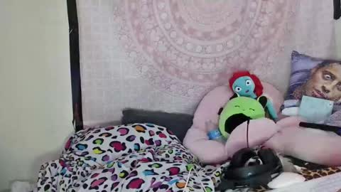 Snapshot of veelehanex3 chatting on December 29, 7:43 pm Veronica Lehane online show from December 29, 7:43 pm