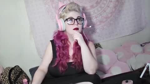 Snapshot of veelehanex3 chatting on February 13, 7:43 pm Veronica Lehane online show from February 13, 7:43 pm