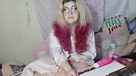 Veronica Lehane online show from June 8, 1:33 pm