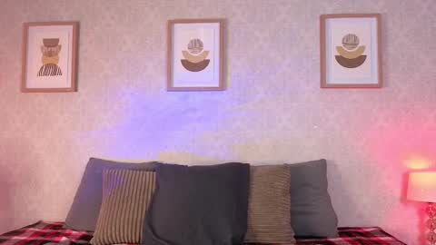 Vee Simons online show from October 17, 9:28 pm