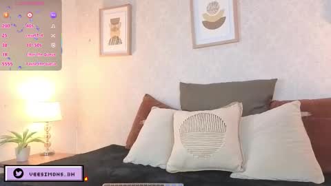 Vee Simons online show from January 10, 7:26 pm