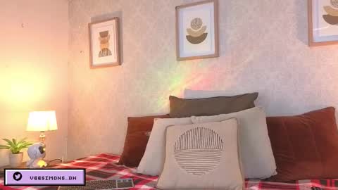 Vee Simons online show from February 7, 7:39 pm