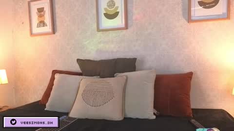 Vee Simons online show from February 12, 7:42 pm