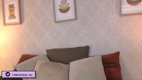 Vee Simons online show from March 13, 7:53 pm