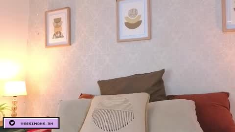 Vee Simons online show from March 19, 7:51 pm