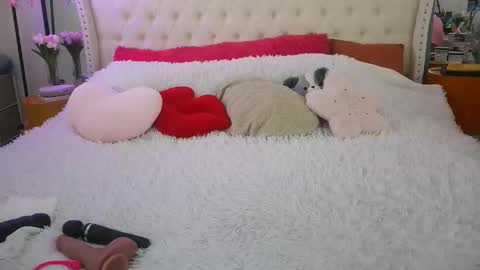 Snapshot of vegas_danielle chatting on April 24, 2:19 pm Vegas Dani online show from April 24, 2:19 pm