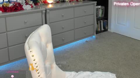 Snapshot of vegas_romance chatting on January 28, 5:32 am vegas_romance online show from January 28, 5:32 am