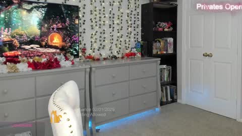 Snapshot of vegas_romance chatting on February 2, 1:23 am vegas_romance online show from February 2, 1:23 am