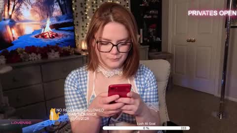 Snapshot of vegas_romance chatting on January 10, 12:56 am vegas_romance online show from January 10, 12:56 am