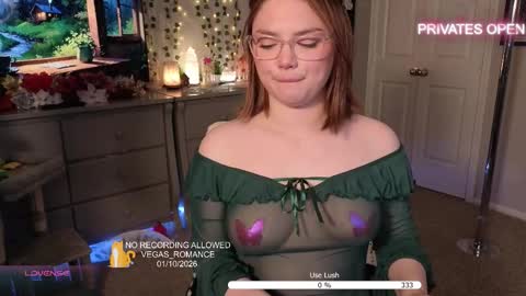 Snapshot of vegas_romance chatting on January 11, 1:32 am vegas_romance online show from January 11, 1:32 am