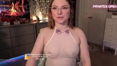 Snapshot of vegas_romance chatting on February 3, 6:40 am vegas_romance online show from February 3, 6:40 am