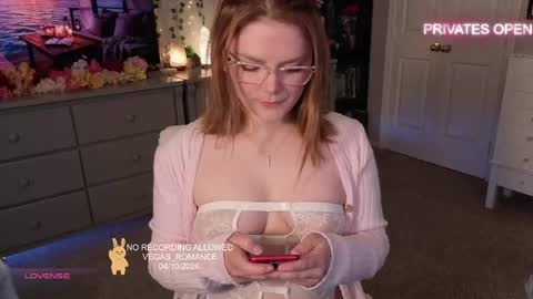 vegas_romance online show from April 11, 12:37 am