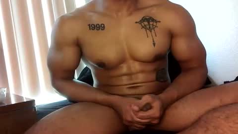 Vegas Love online show from December 14, 8:35 pm