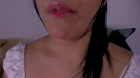 Snapshot of veky_saliva01 chatting on October 19, 10:43 pm camila online show from October 19, 10:43 pm